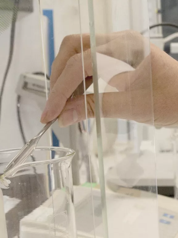 Lab operation weigh powder